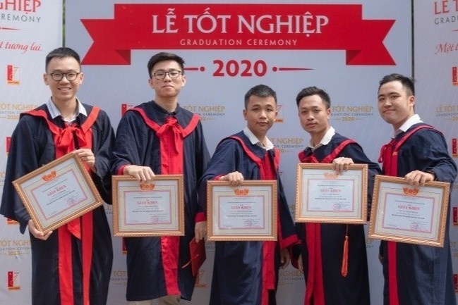 Hoi ban than Bach khoa cung tot nghiep bang gioi, xuat sac hinh anh