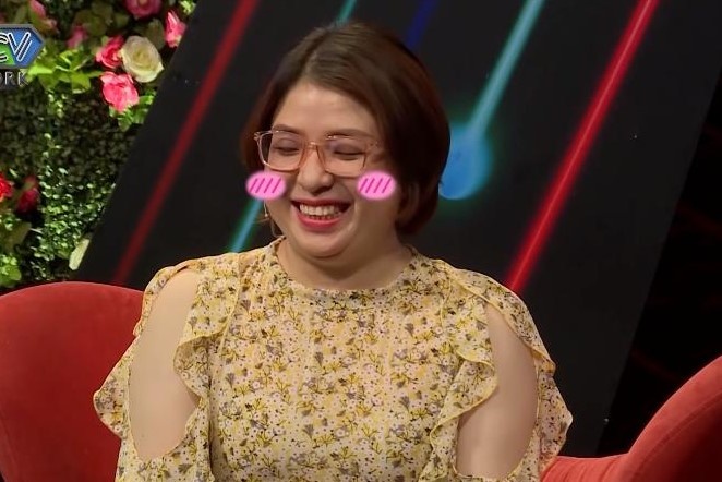 Co gai noi minh linh cam tot, thu boi cho Hong Van tai show hen ho hinh anh