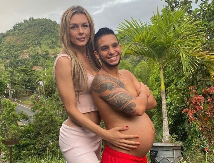 Chong chuyen gioi mang bau thay vo hinh anh