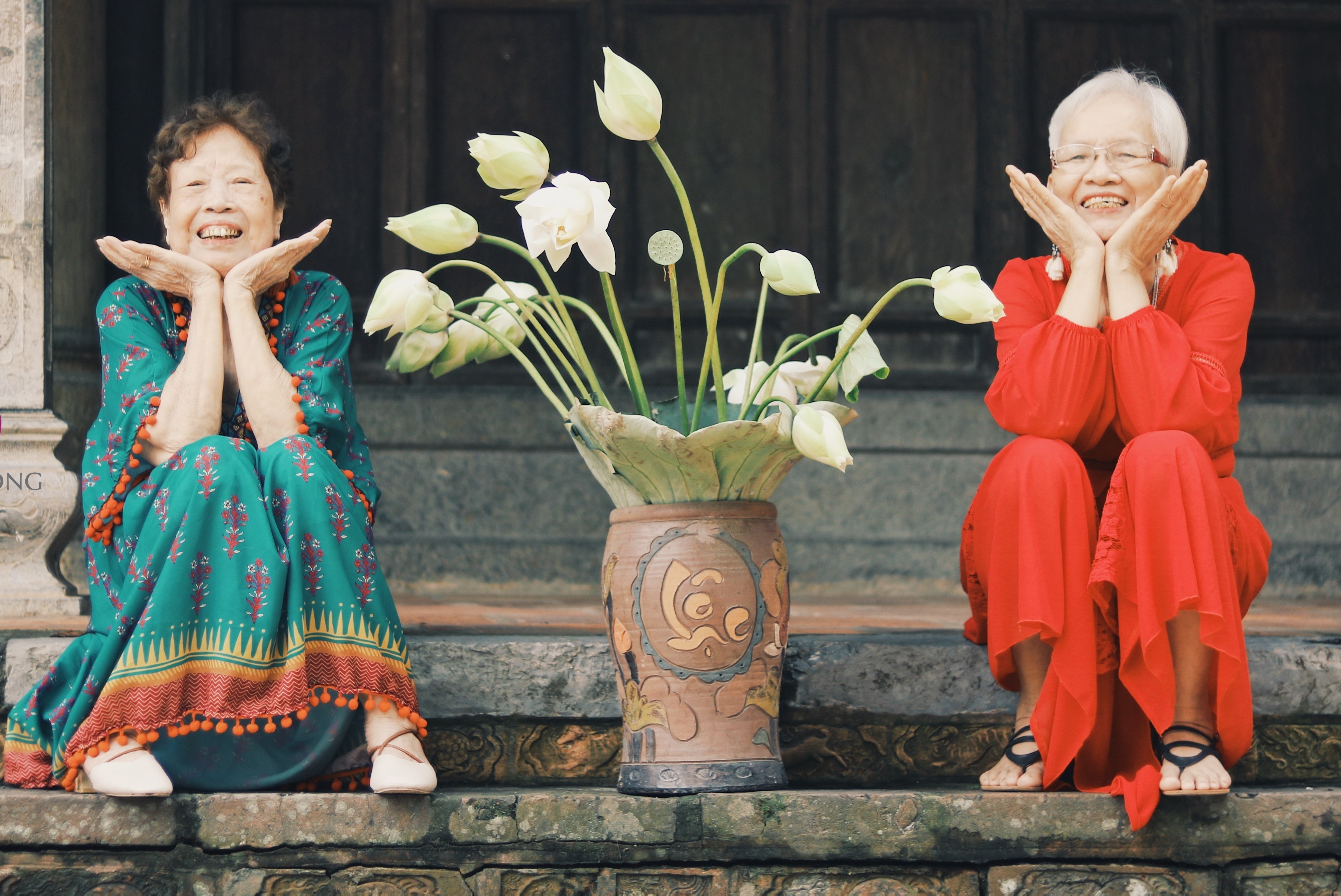 Bo anh vui nhon cua doi ban gia, quen nhau trong vien duong lao hinh anh