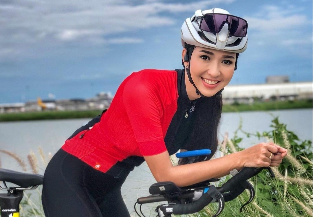 Bong hong cua lang dua xe dap Thai Lan tung mac chung veo cot song hinh anh