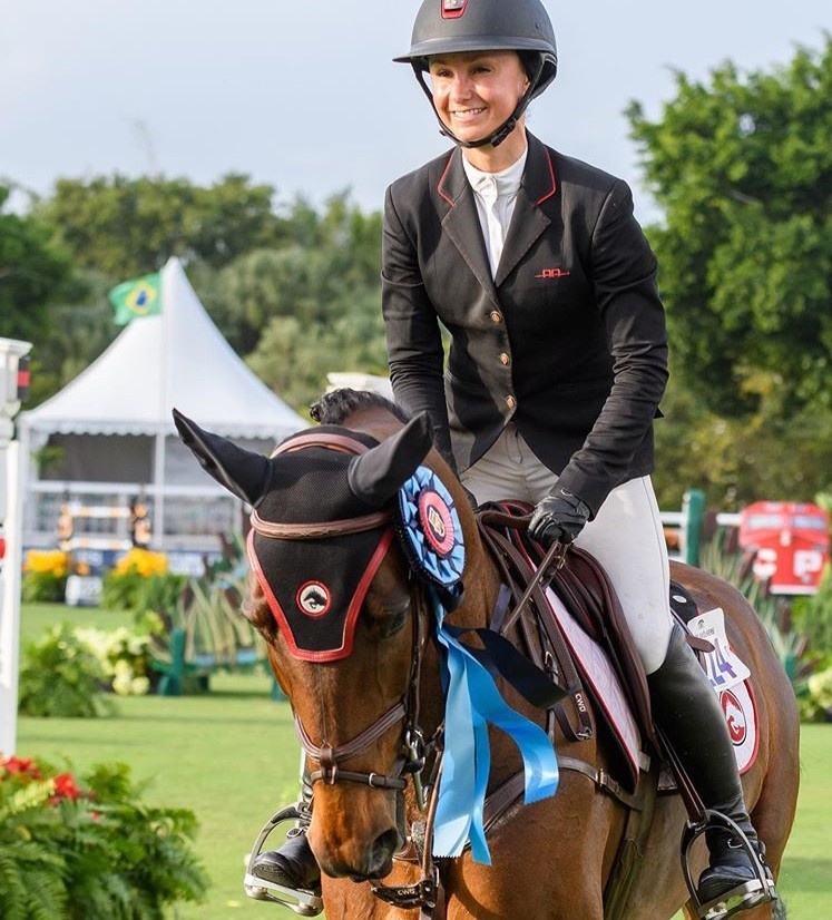 nu ty phu me dua ngua anh 9