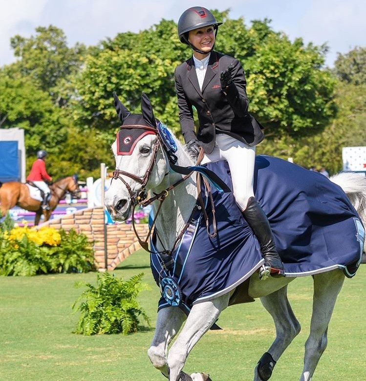 nu ty phu me dua ngua anh 11