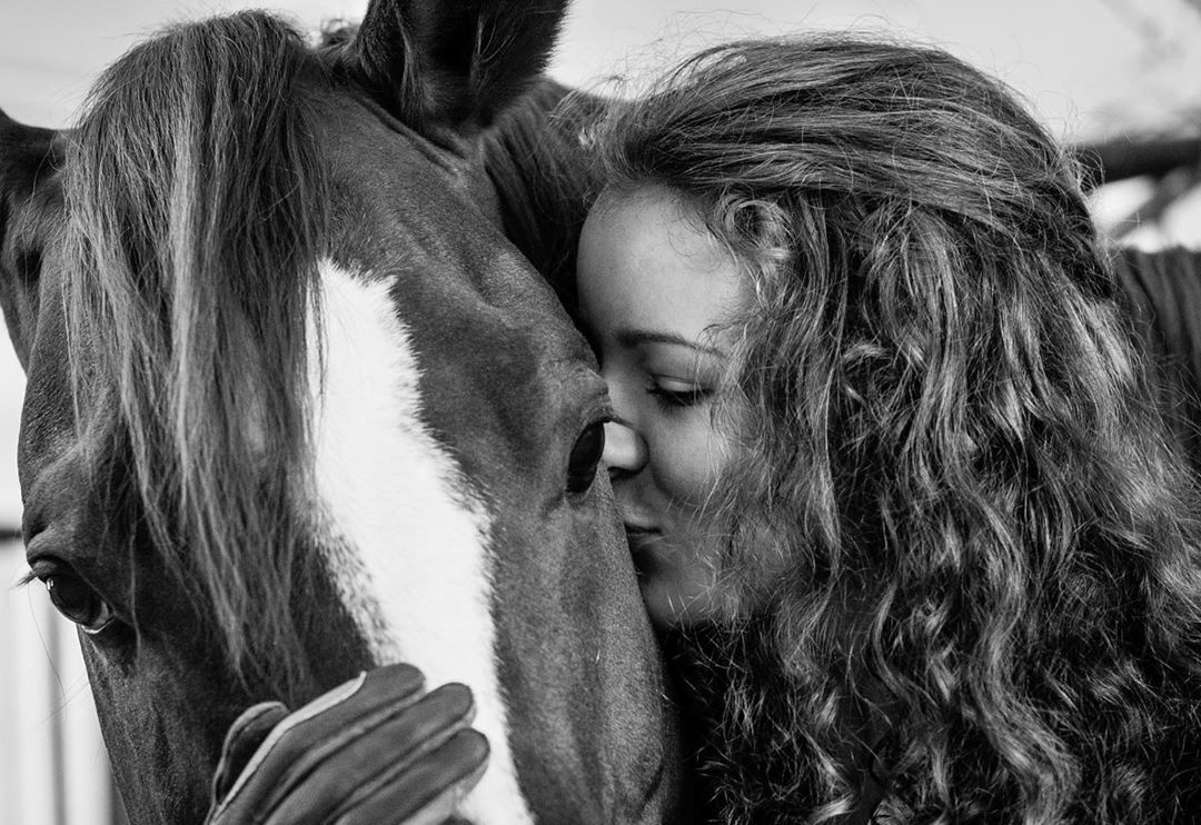 nu ty phu me dua ngua anh 2