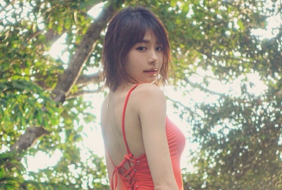 Hot girl duoc menh danh 'nu than' co tuoi tho khon kho, mo coi cha hinh anh