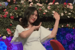 Co gai nhay TWICE ngay tren truyen hinh khi ban trai dong y hen ho hinh anh