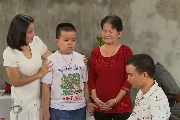 Con trai di cung cha toi show hen ho de 'mong gap me moi' hinh anh