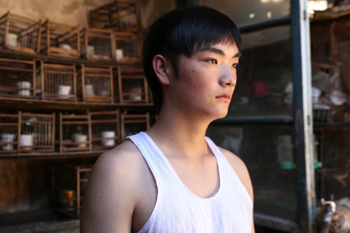 Sinh ra la con trai, phai lon len trong vo boc con gai hinh anh