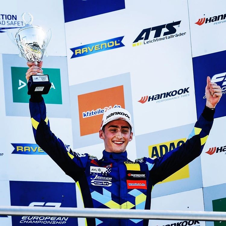 hau due hoang gia anh 6