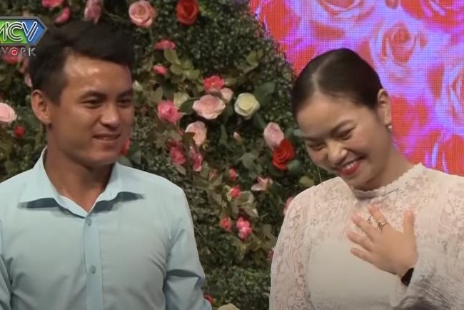 Co gai khong nho noi ten ban trai du vua dong y hen ho hinh anh