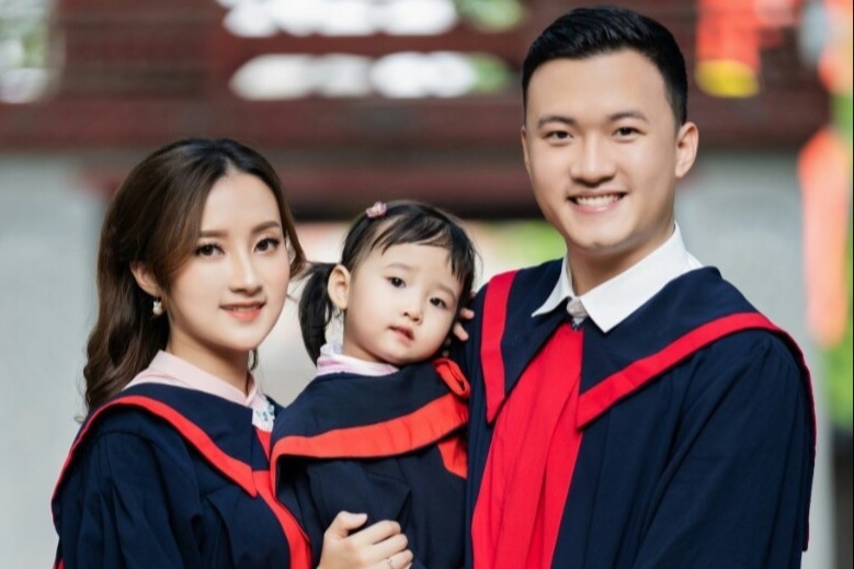 Nu sinh Hoc vien Tai chinh lay chong, co con tu nam 18 tuoi hinh anh