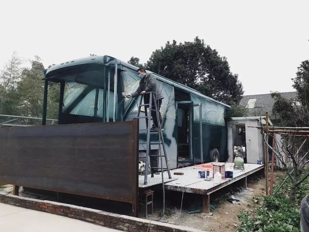 Cai tao xe bus anh 1