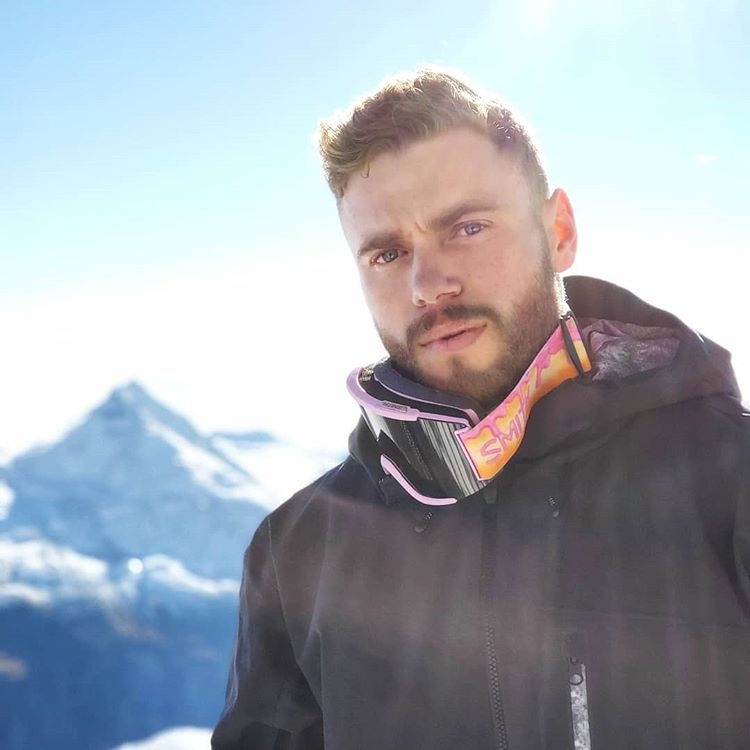 van dong vien dong tinh anh 5