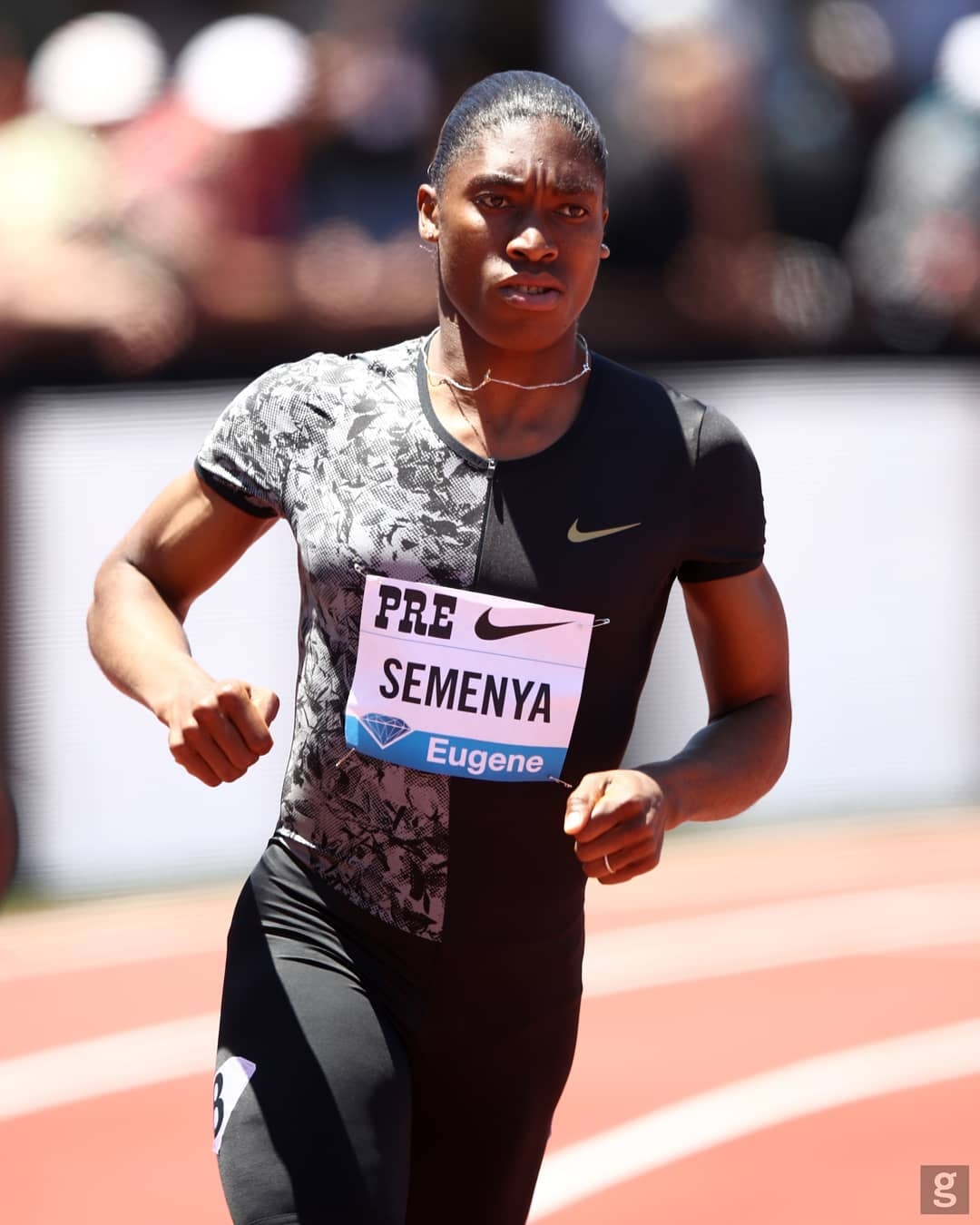 van dong vien dong tinh anh 10