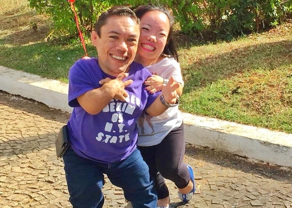 Cap vo chong lun nhat hanh tinh hanh phuc sau 4 nam ket hon hinh anh