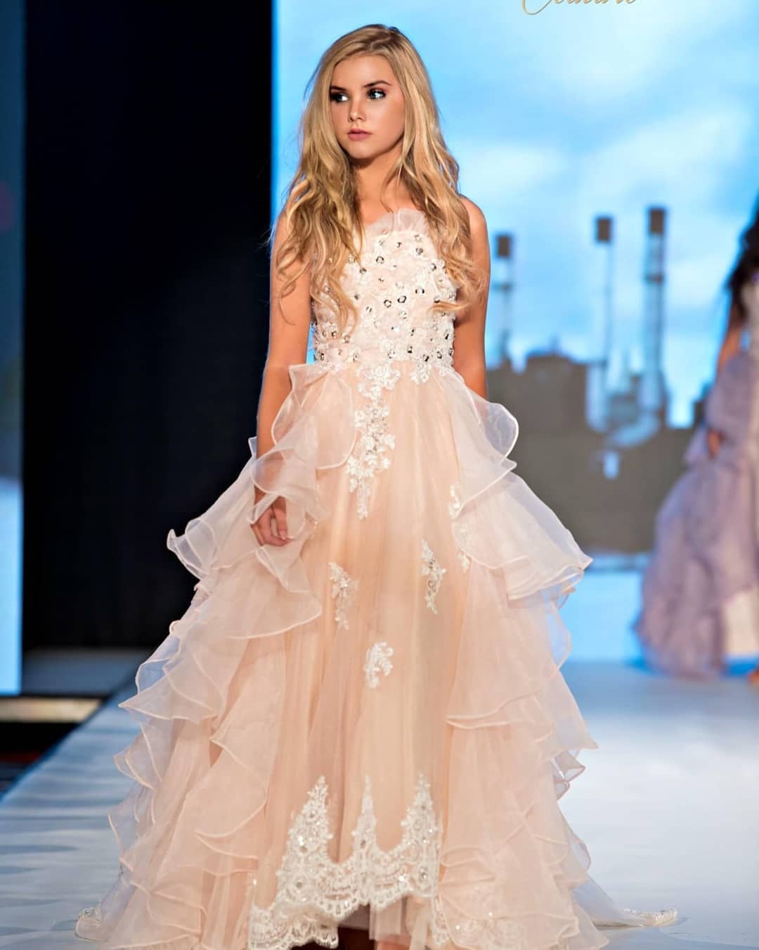 Hoa hau nhi My anh 7