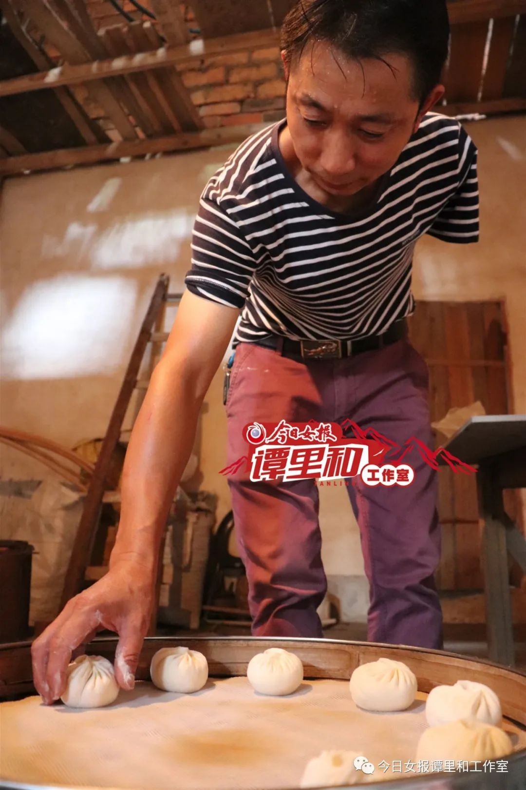 nguoi cha khuyet tat nuoi 2 con vao dai hoc anh 2