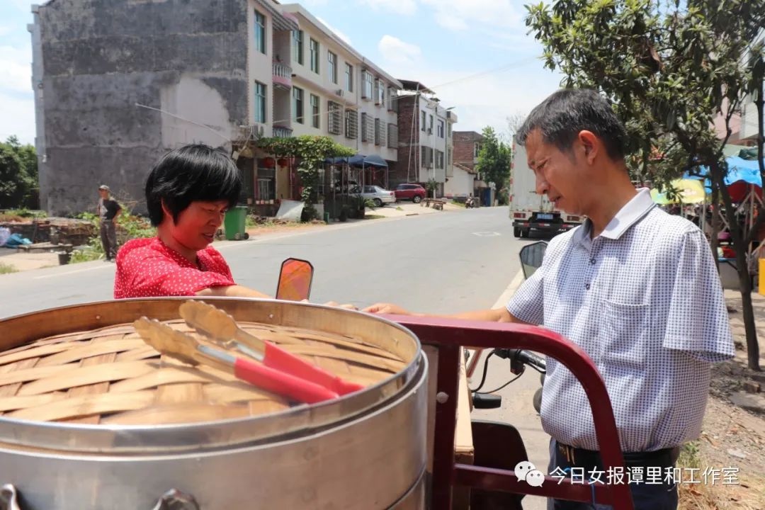 nguoi cha khuyet tat nuoi 2 con vao dai hoc anh 4