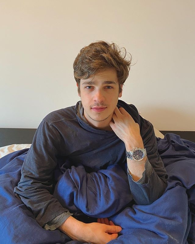 nguoi noi tieng mac covid anh 1