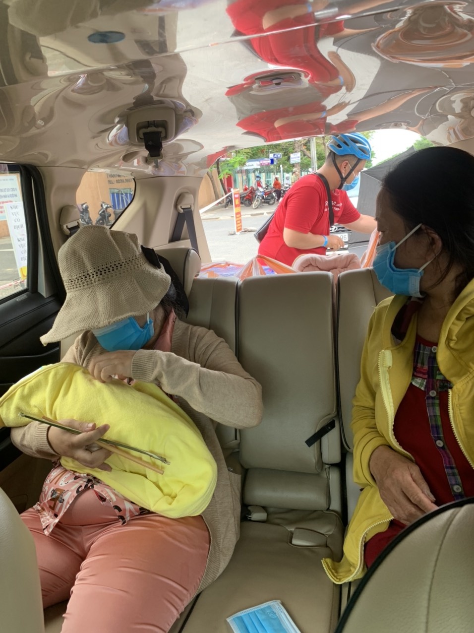 chở bà bầu vào viện mùa dịch ảnh 4 cho ba bau vao vien mua dich anh 4