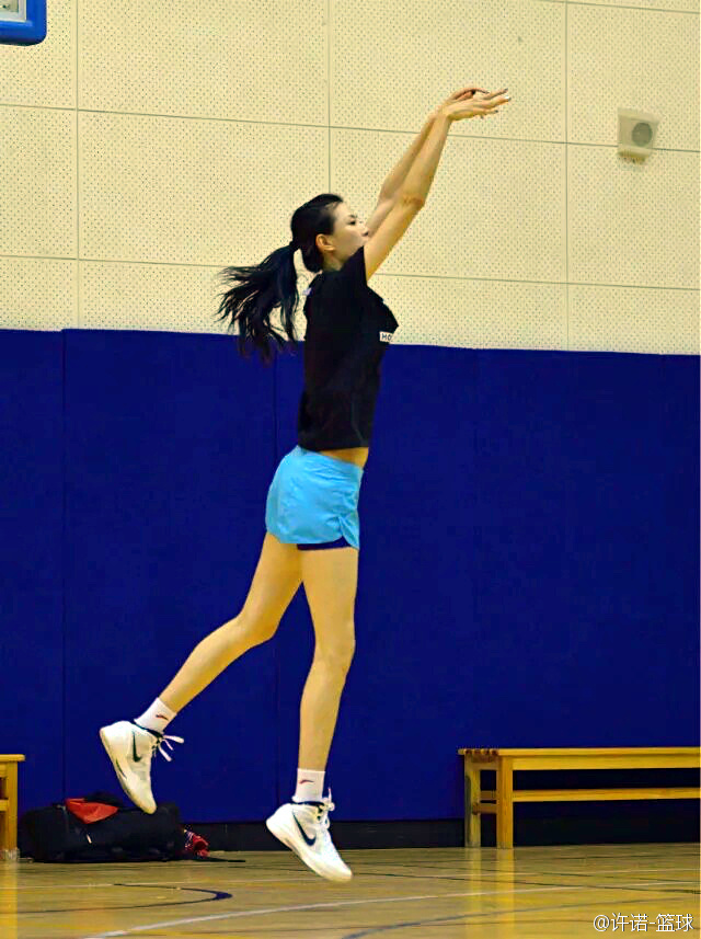 nu cau thu cao 1m95 anh 2