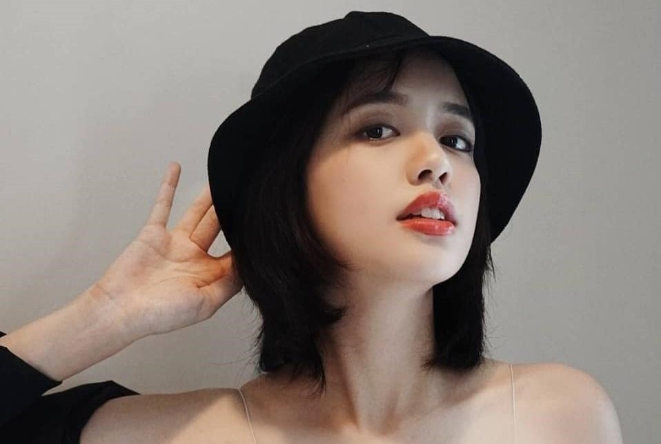 Blogger noi tieng Thai Lan duoc nhan xet giong Lisa (Black Pink) hinh anh