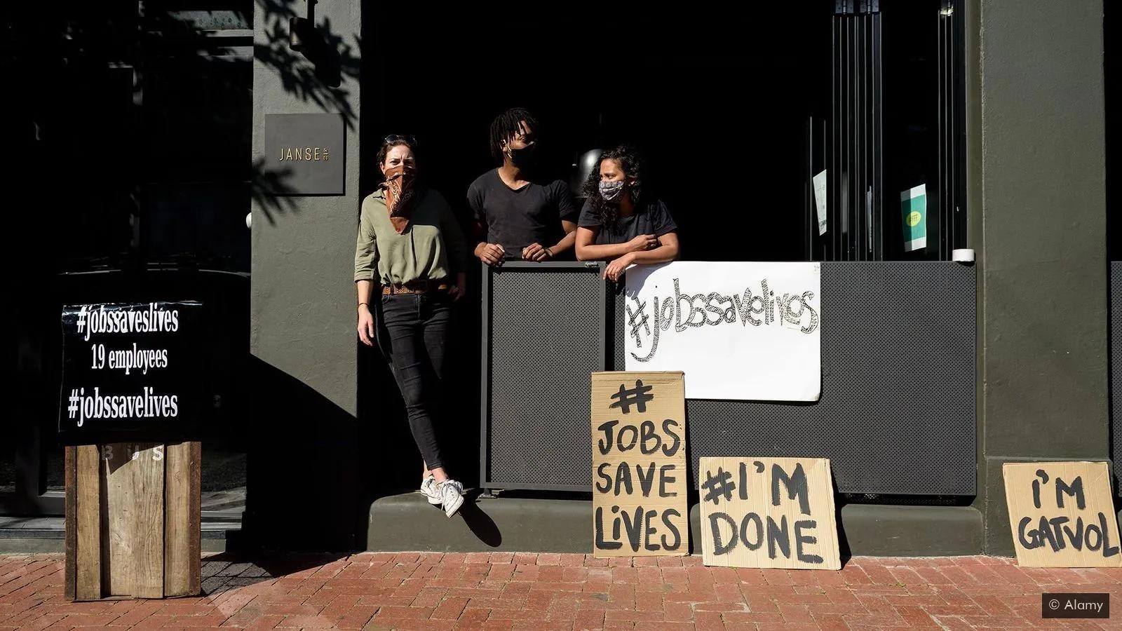 cam ruou trong mua dich anh 1