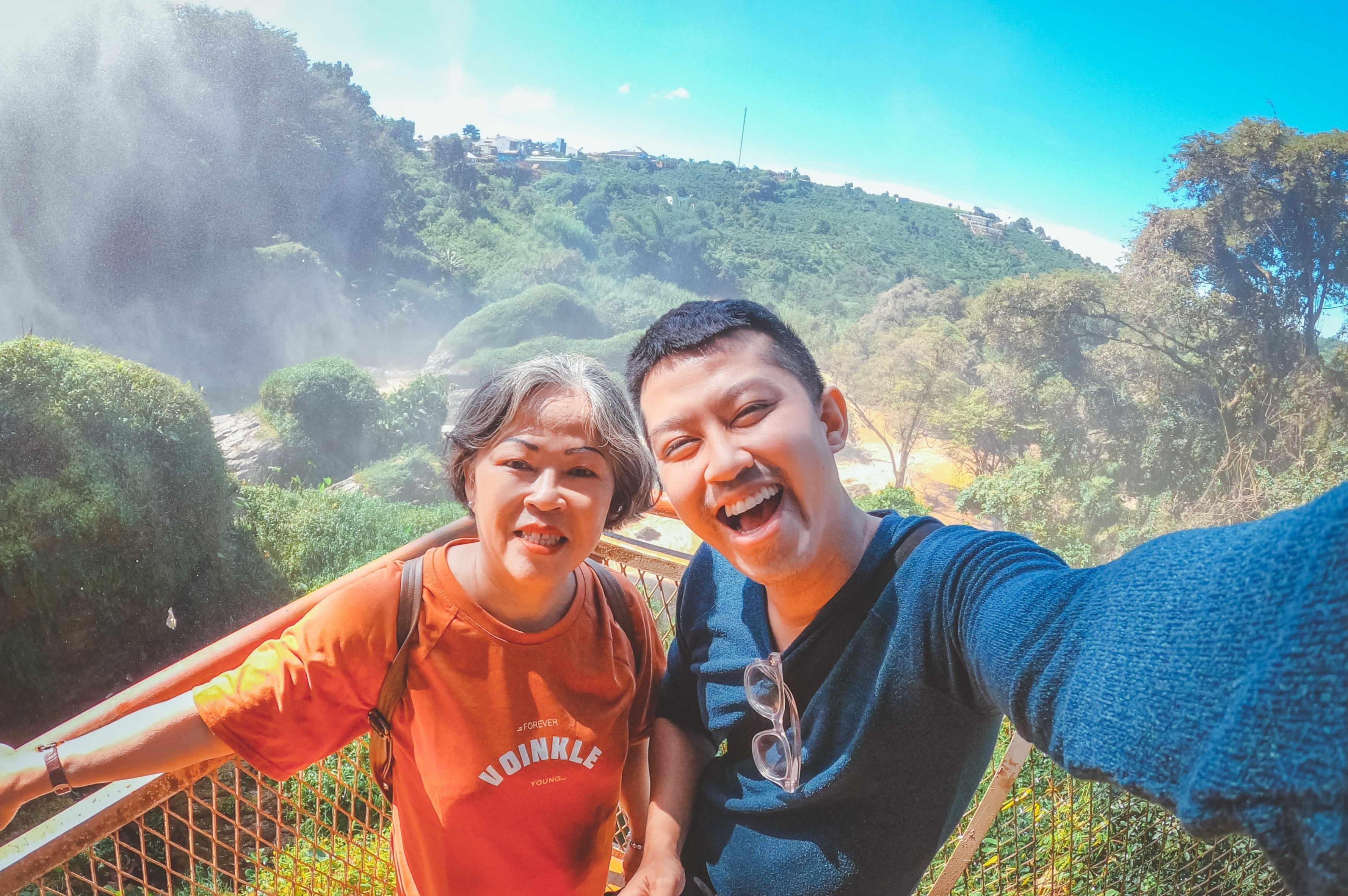 Con trai 30 tuoi lan dau di phuot cung me hinh anh
