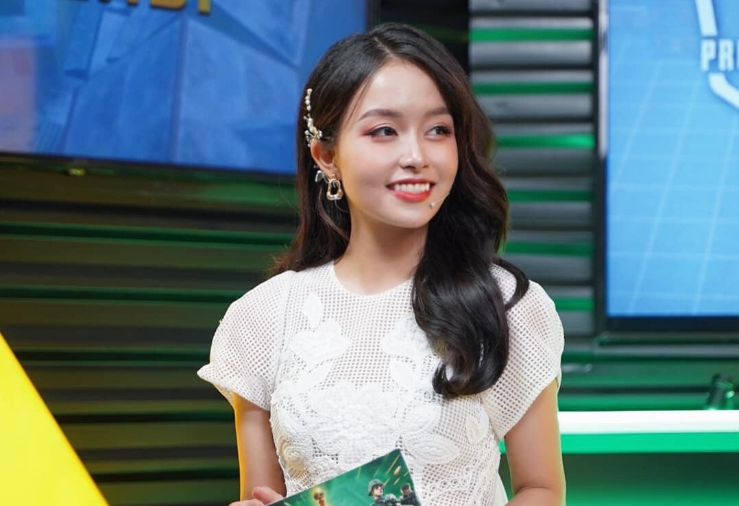 Nu MC lang game: 'Tung khoc vi bi che ngoai hinh khi livestream' hinh anh