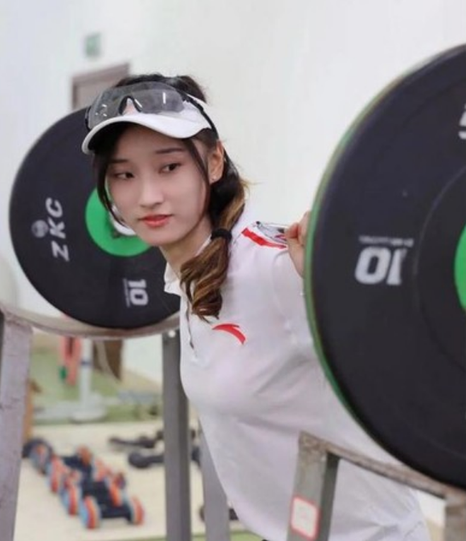 nu than dien kinh anh 2