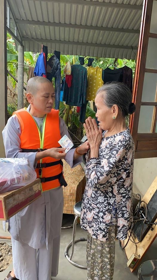 cứu trợ mùa lũ ảnh 2 cuu tro mua lu anh 2