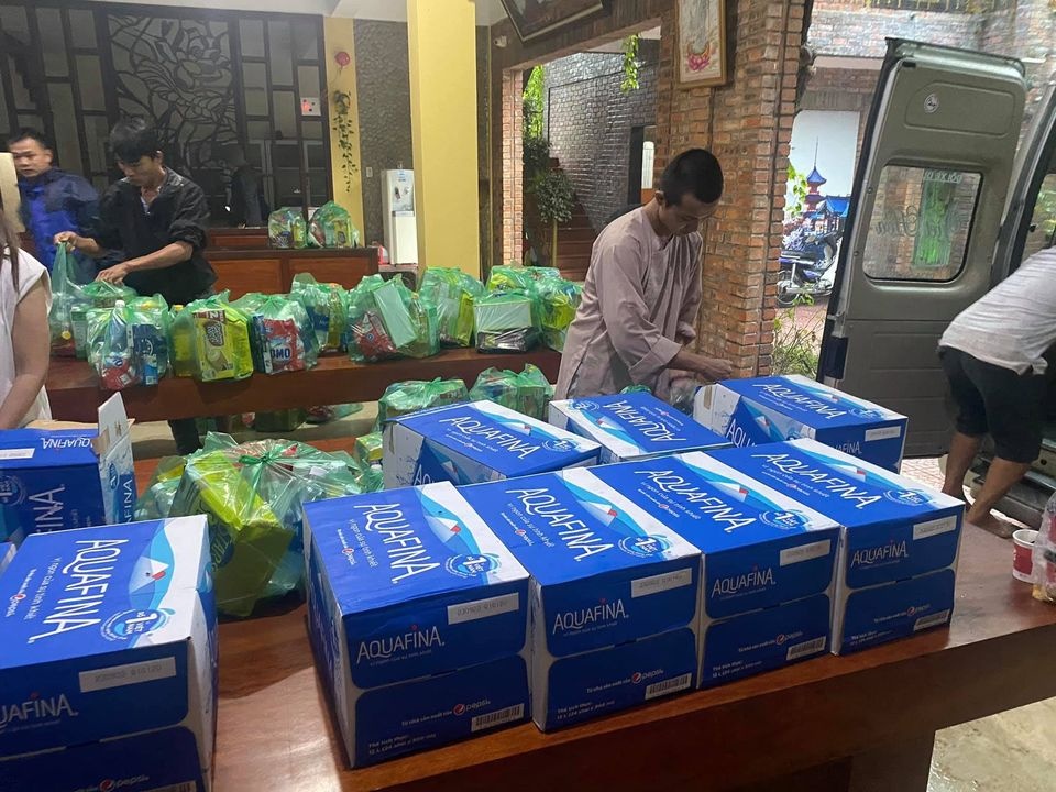 cứu trợ mùa lũ ảnh 7 cuu tro mua lu anh 7