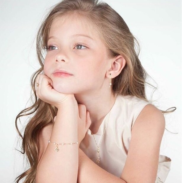 nguoi mau nhi noi tieng anh 5