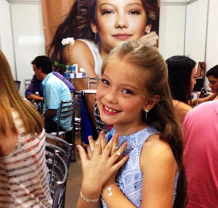 nguoi mau nhi noi tieng anh 7