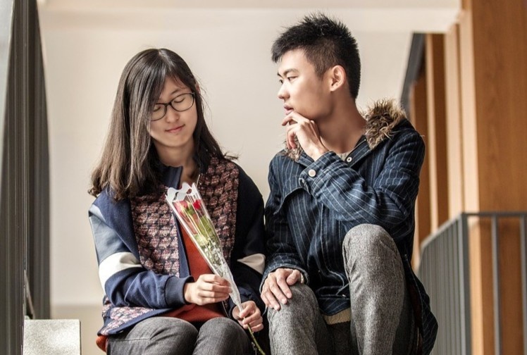 Lop day hen ho lech lac khi noi 'phu nu cam tinh, dan ong ly tri' hinh anh