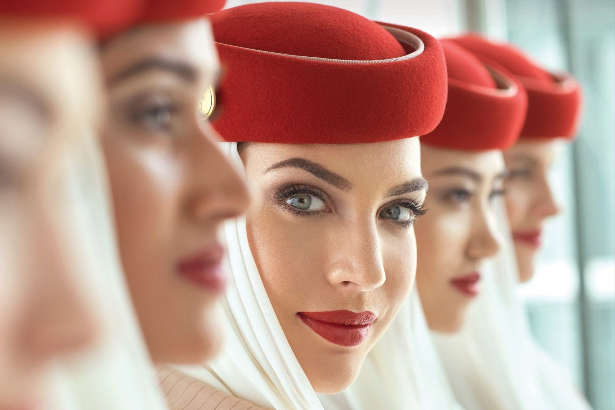 Ly do tiep vien hang khong luon to son do hinh anh