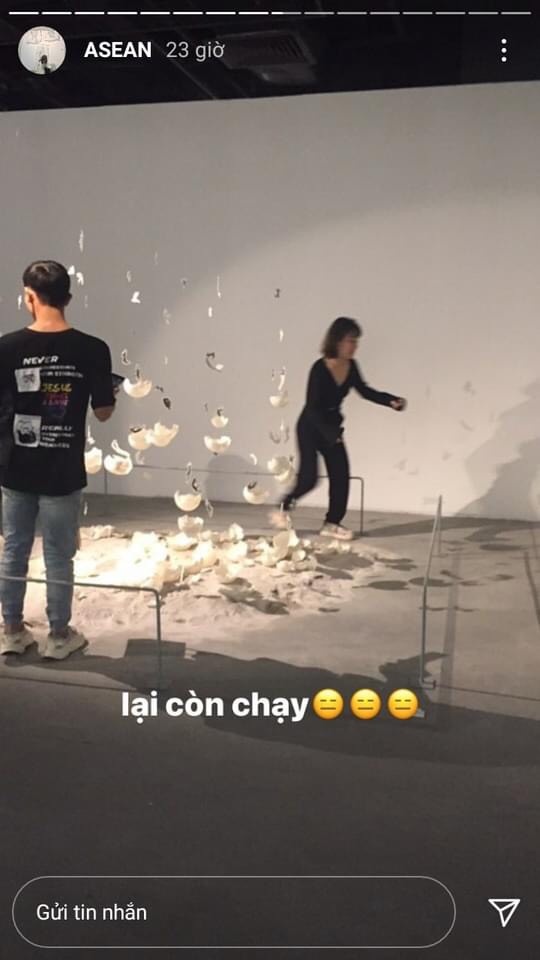 người trẻ vô ý thức khi xem triển lãm nghệ thuật ảnh 5 nguoi tre vo y thuc khi xem trien lam nghe thuat anh 5