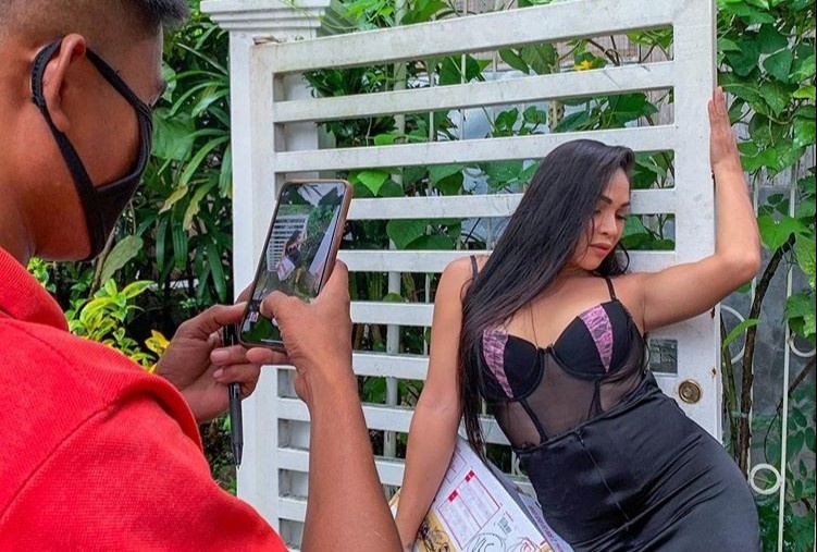 Trao luu tao dang chup anh khi nhan hang online hinh anh