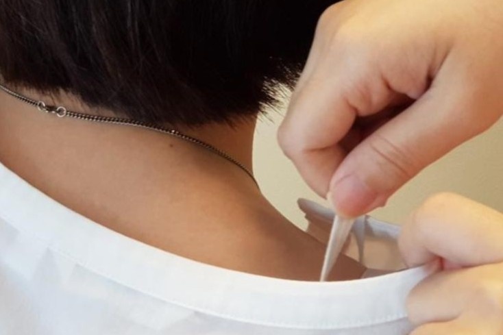 Giao vien Nhat bi chi trich vi kiem tra ao nguc cua nu sinh hinh anh