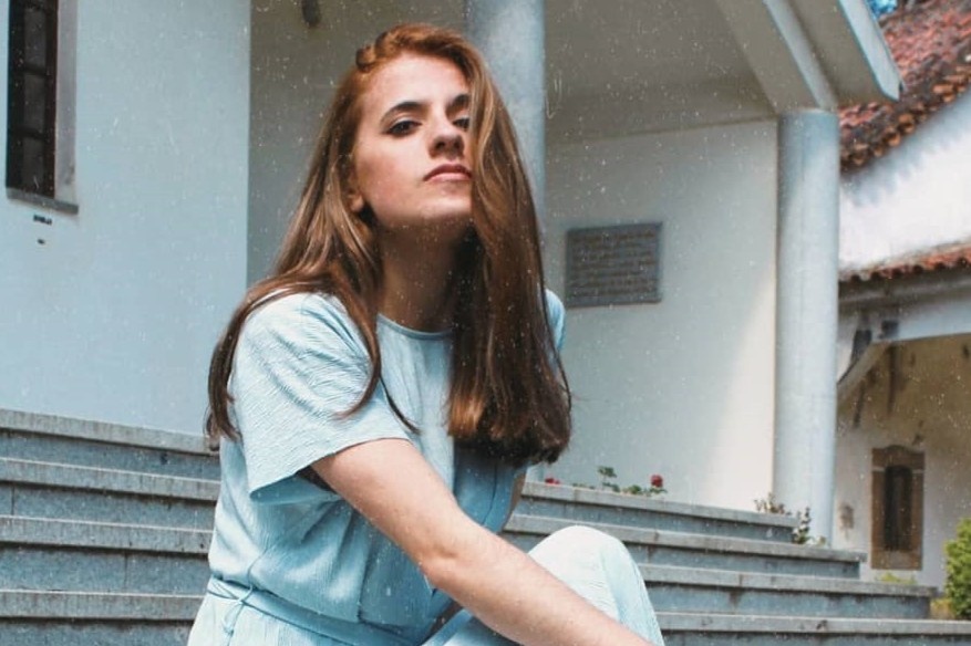 Nu streamer bi liet mot tay noi tieng nho tai choi game hinh anh