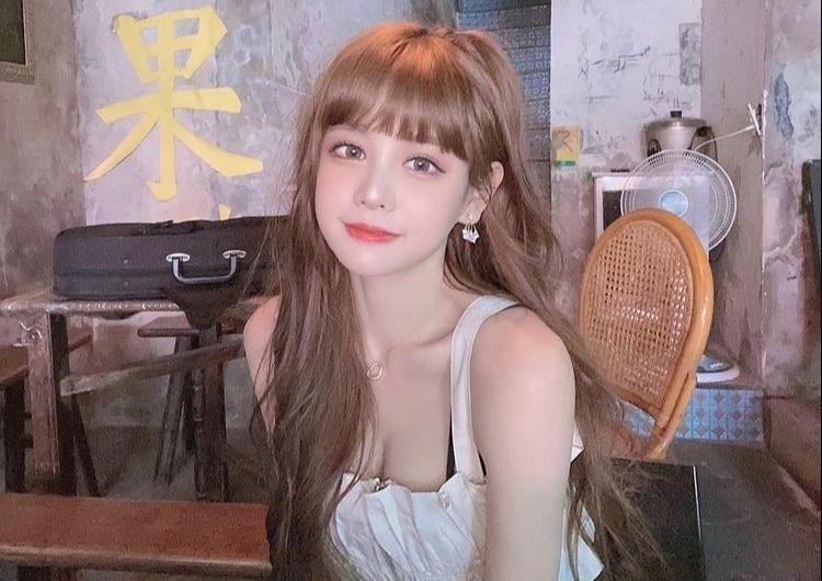 Nu streamer thu hut 10.000 nguoi theo doi chi sau mot buoi phat song hinh anh