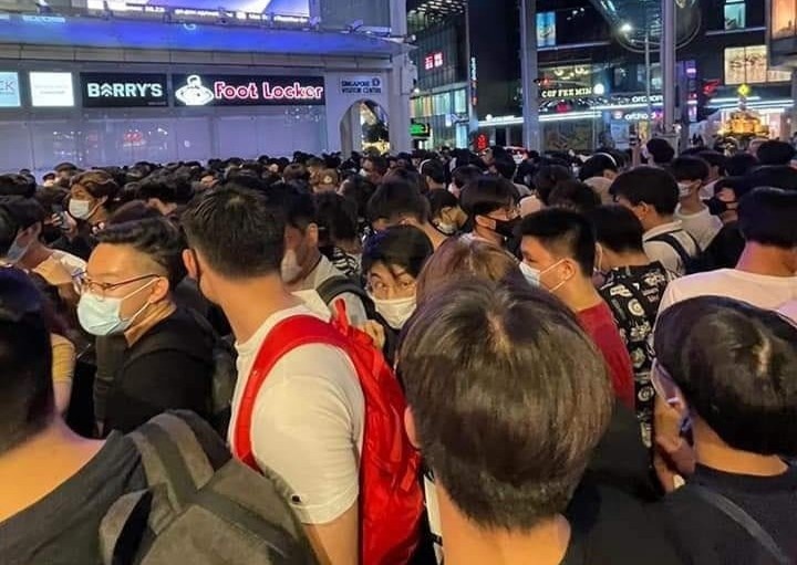 Cua hang bi tam dong cua vi de tram khach tu tap san giay hinh anh