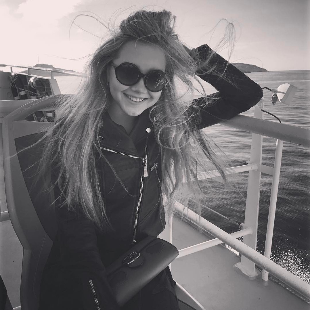 nu than truot bang anh 9