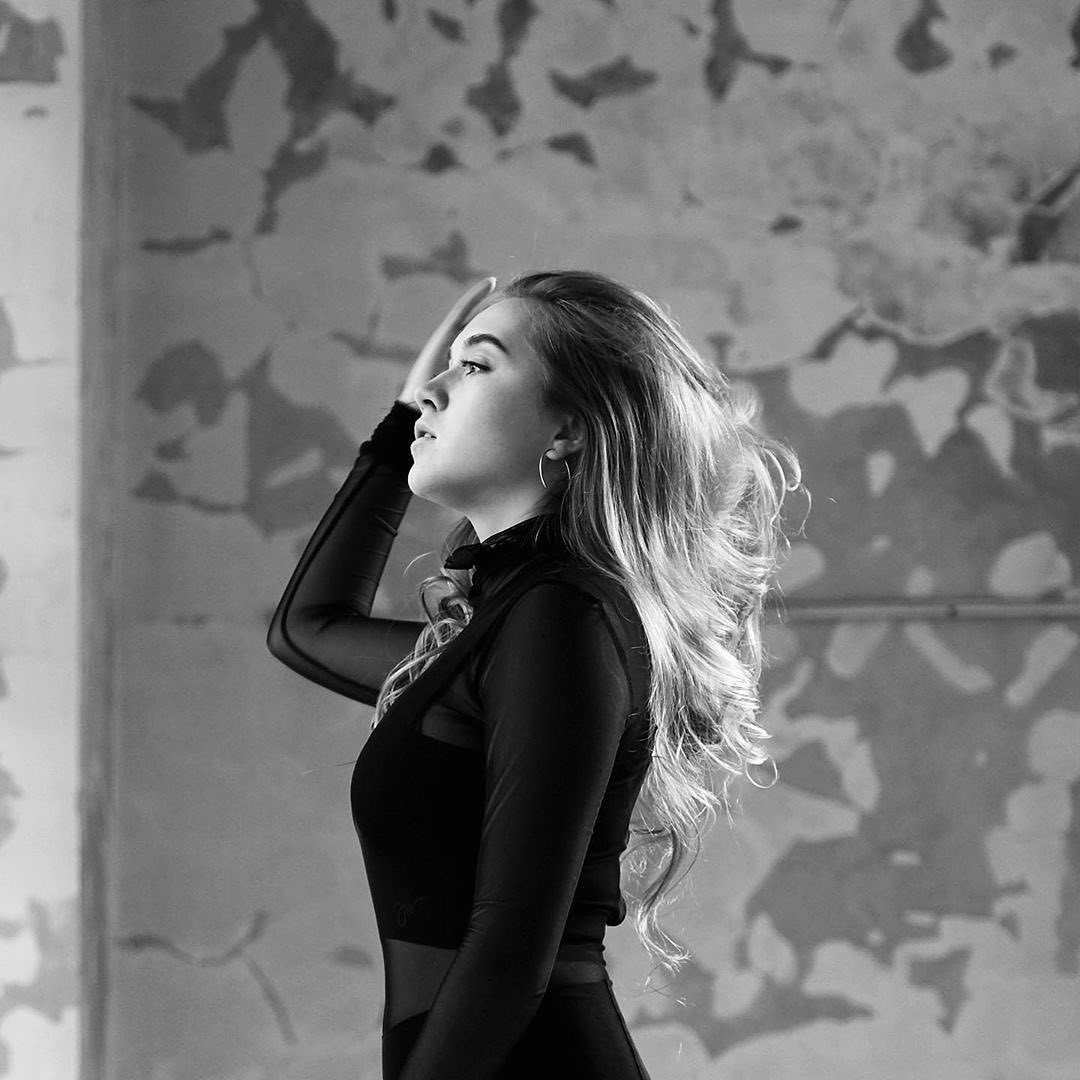 nu than truot bang anh 1