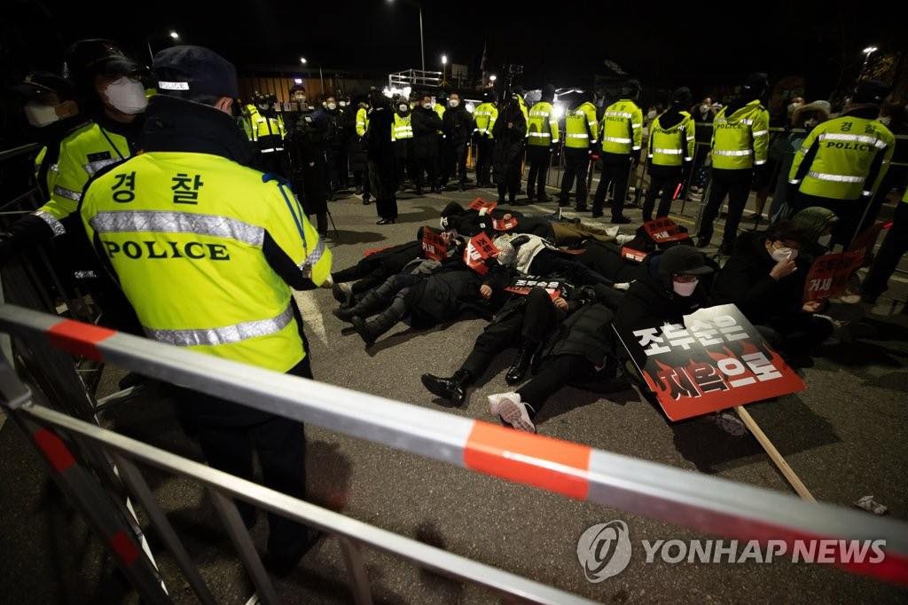 ten au dam Han Quoc ra tu anh 6