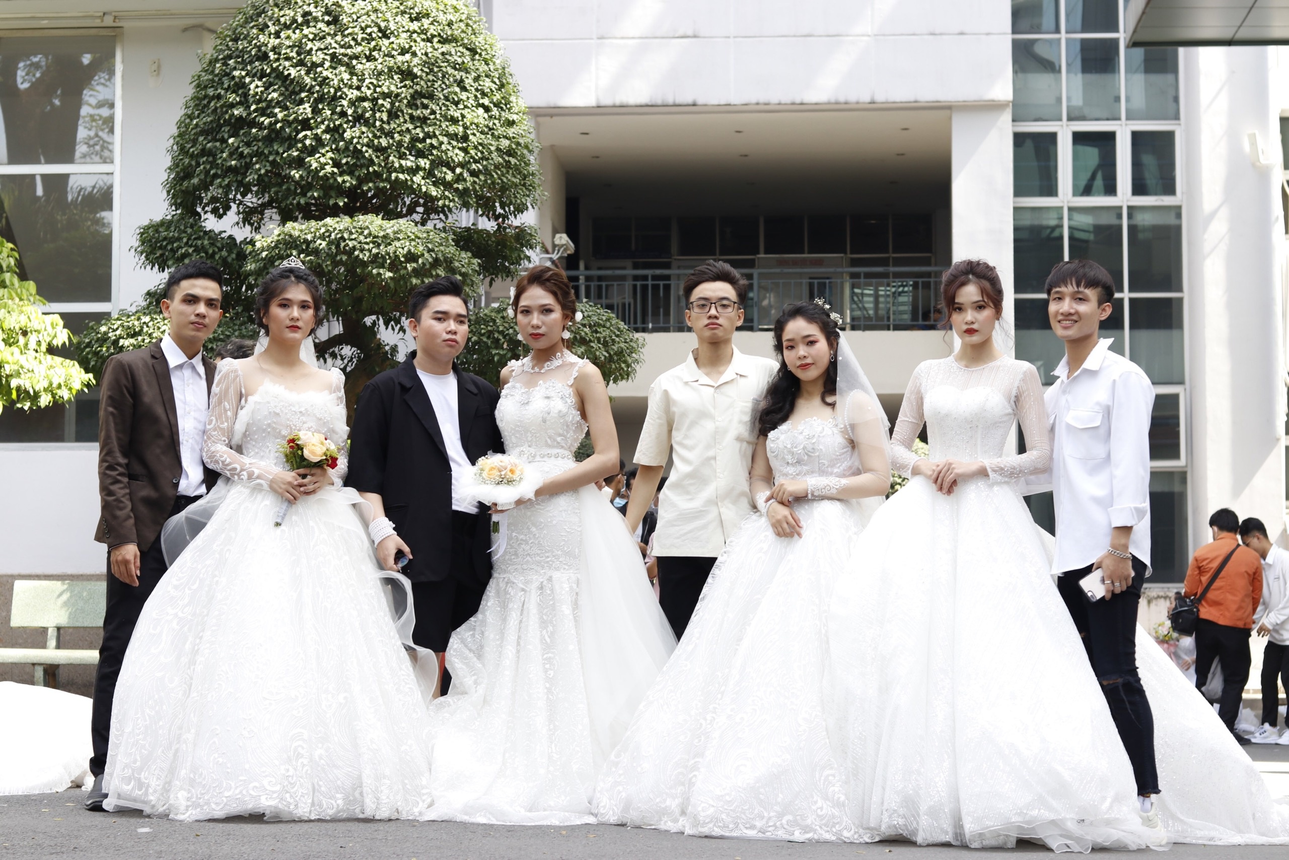 mac vay cuoi tap the anh 2