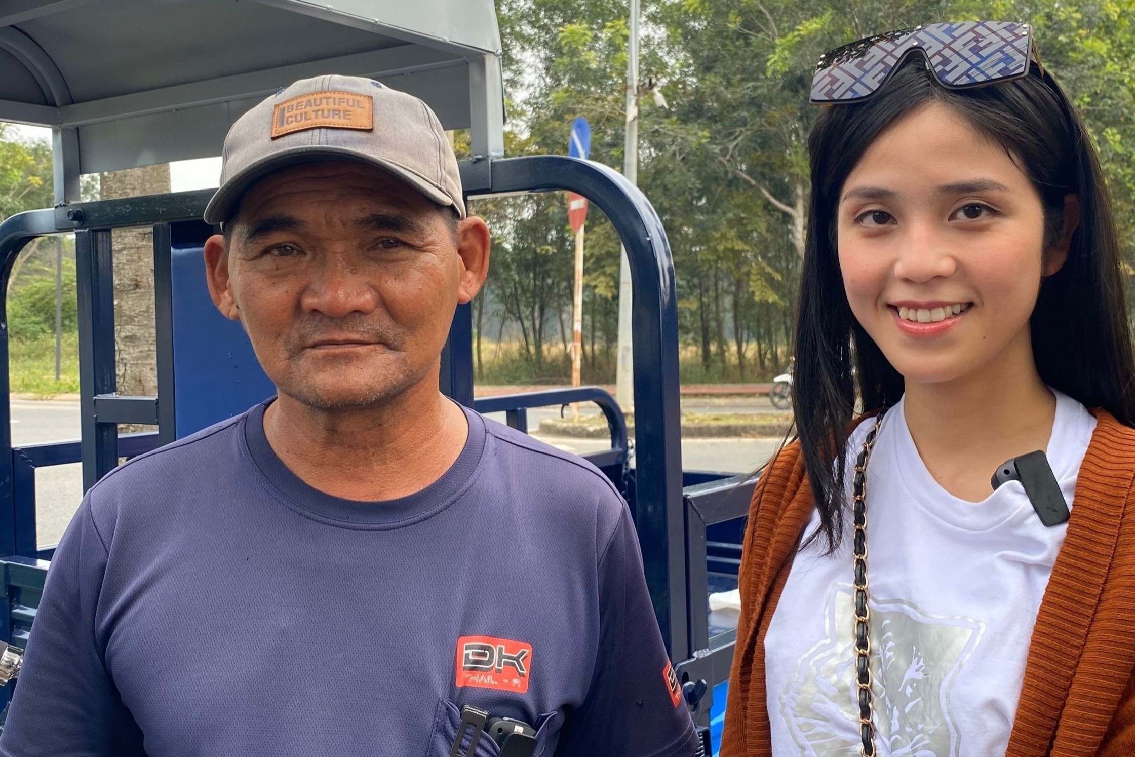 Chu Minh co don dung tien duoc ung ho mua xe may cho sinh vien ngheo hinh anh