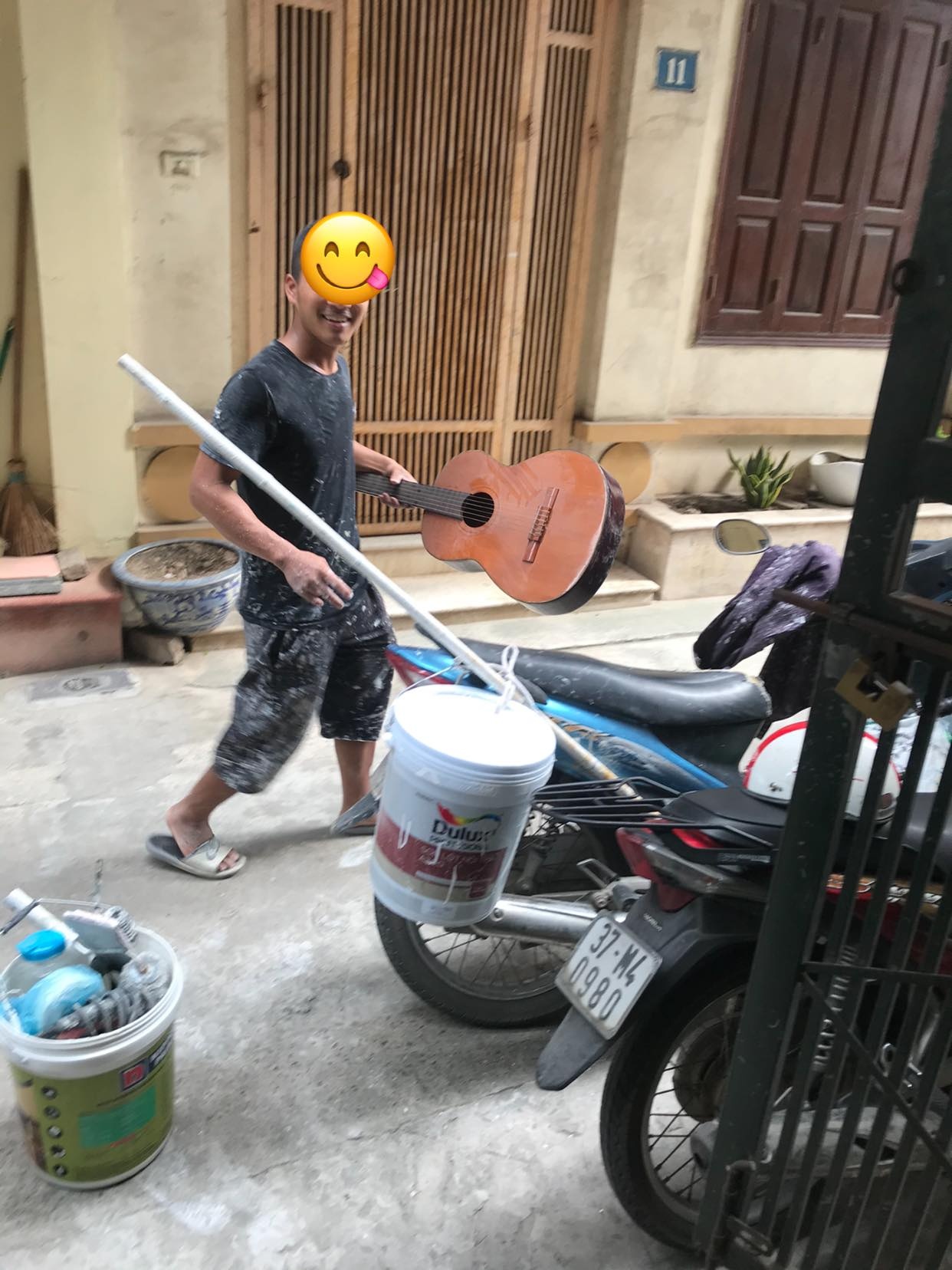 tặng đàn guitar ảnh 3 tang dan guitar anh 3