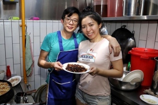 Bo viec ngan hang di ban hang rong hinh anh