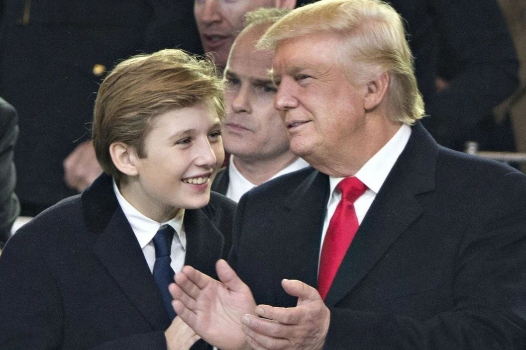 Nhung mon qua xa xi Barron Trump tung duoc nhan hinh anh